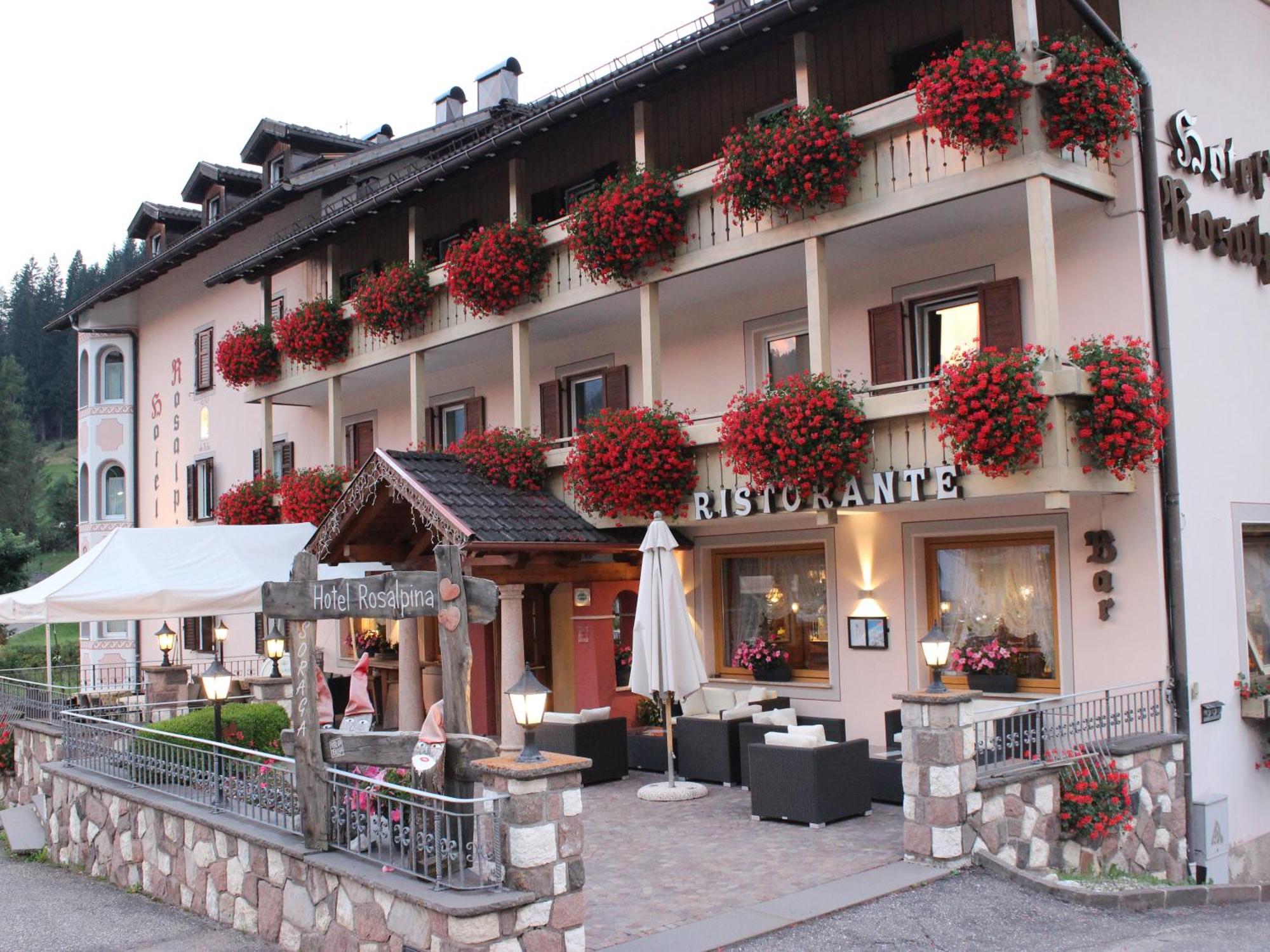 Hotel Rosalpina Soraga Exterior photo